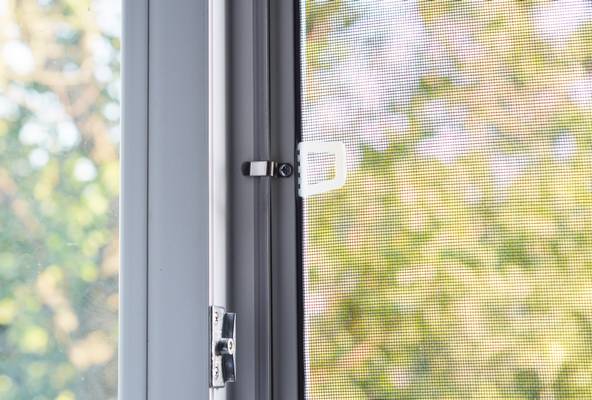 Installation de moustiquaire, Landorthe, MG Diffusion